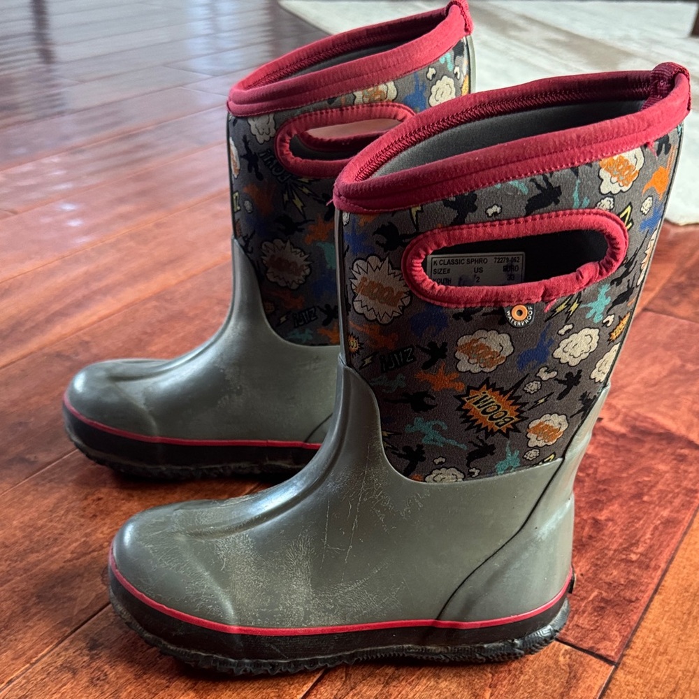 Bogs Kids Comic Print Rain snow Boots - Red and Gray little boys size 2